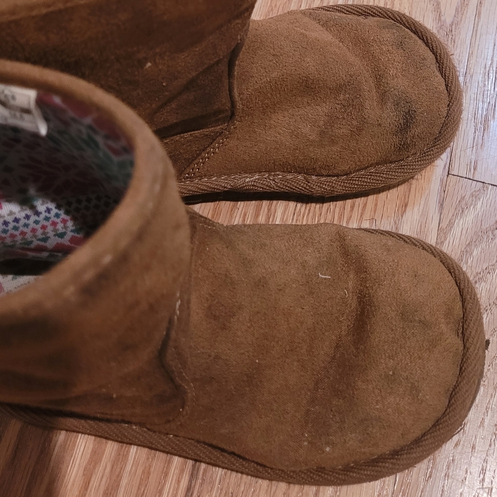 Carter's F-uggs - Picture 2 of 7